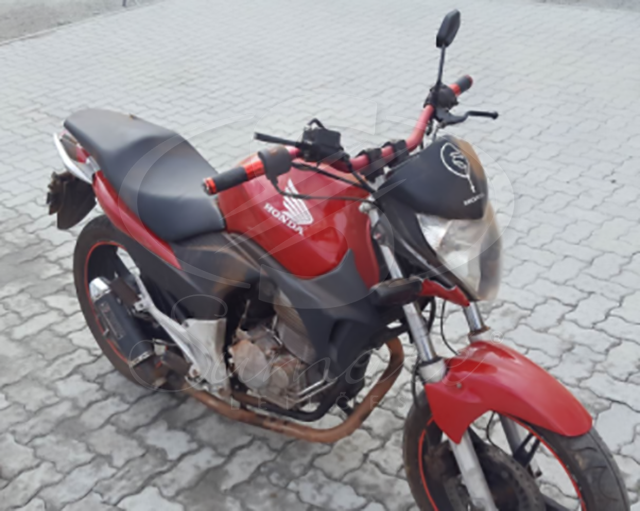 Lote 019 - HONDA CB 300 R 2011