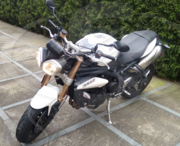 Lote 012 - Triumph Speed Triple 1050 2013