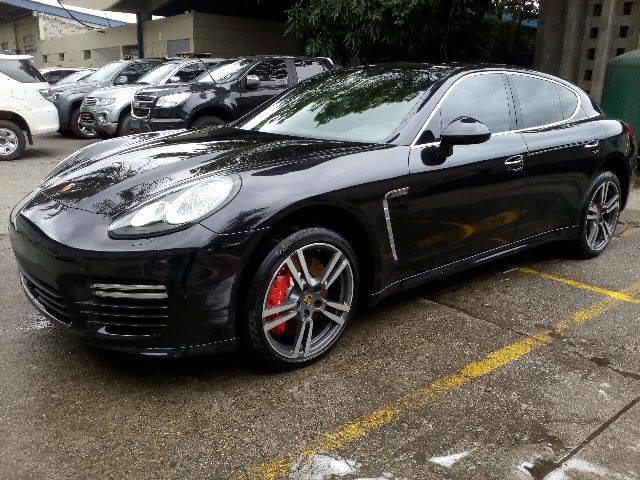 LOTE 014  PORSHE PANAMERA 4.8 Turbo 4WD 2010