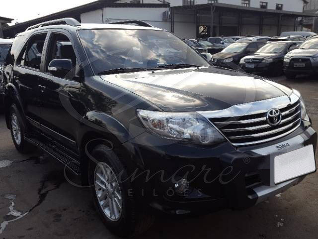 LOTE 037 - TOYOTA HILUX SW4 SR 2.7 16V VVT 2013