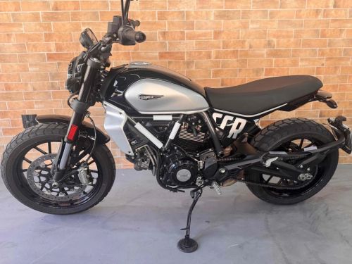 LOTE 027 DUCATI SCRAMBLER ICON RALLY