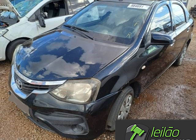 LOTE 035 TOYOTA ETIOS SEDA