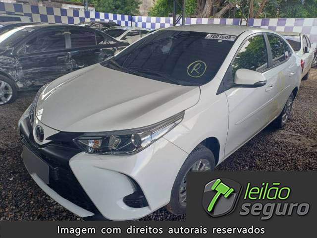 LOTE 037 TOYOTA YARIS SEDA