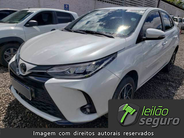 LOTE 038 TOYOTA YARIS SEDA 