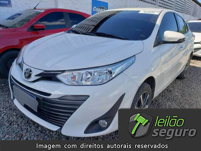LOTE 040 TOYOTA YARIS SEDA 