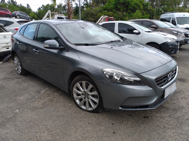 LOTE 070 VOLVO V40 T4 COMFORT 