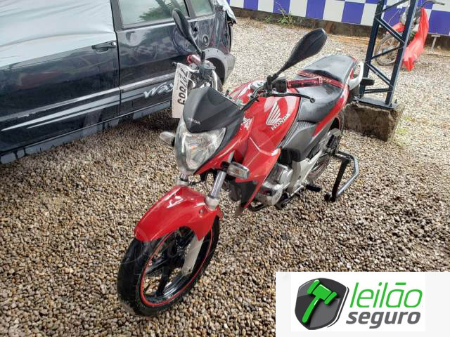 LOTE 008 Honda CB 300 R 2014