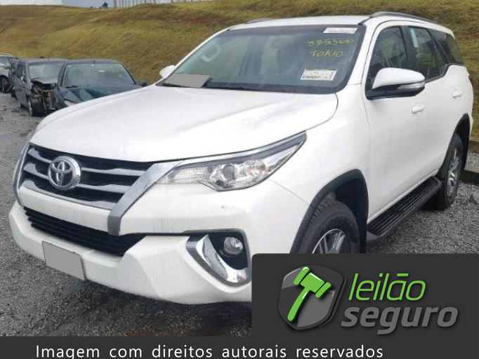 LOTE 027 TOYOTA HILUX SW4 2017