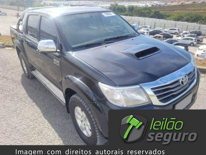 LOTE 028  TOYOTA HILUX CD 2013